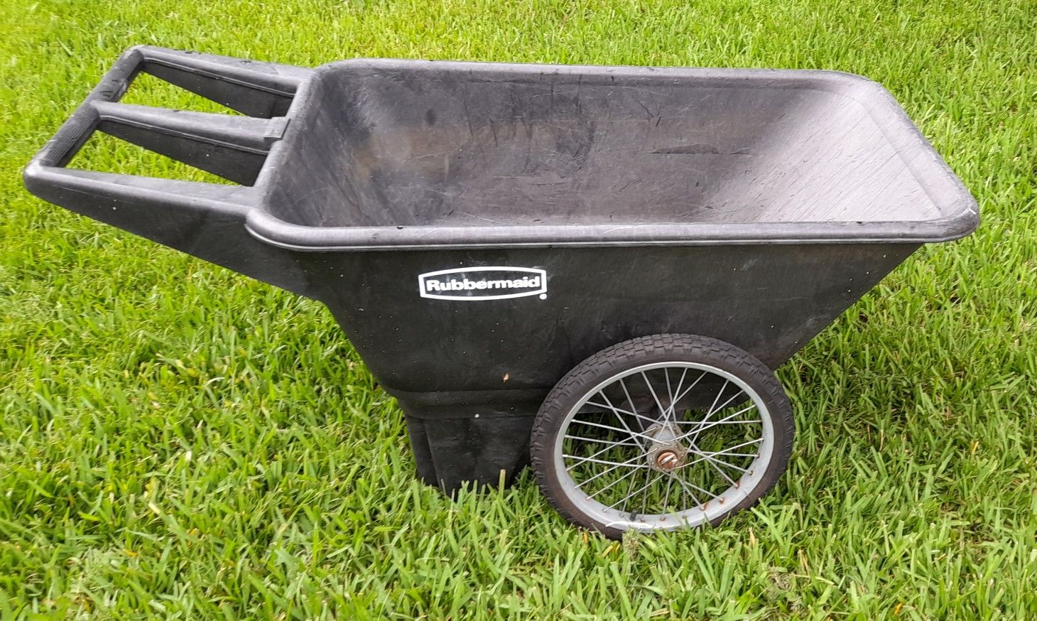 Ribbermaid Wheelbarrow
