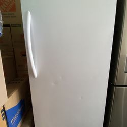 Frigidaire Deep Freezer 13.7 cu ft 