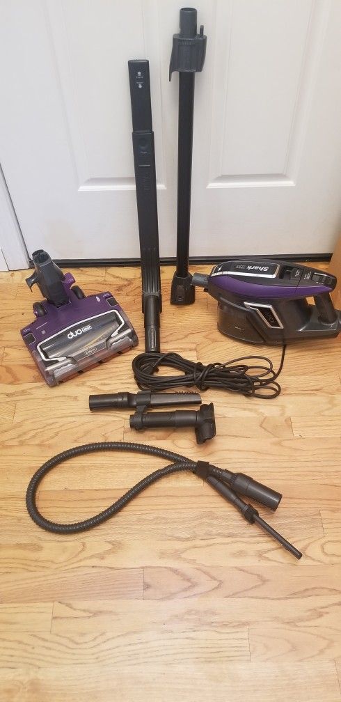NEW cond SHARK ROCKET VACUUM WITH COMPLETE ATTACHMENTS ,ACCESSORIES , AMAZING POWER SUCTION , WORKS EXCELLENT , IN THE BOX