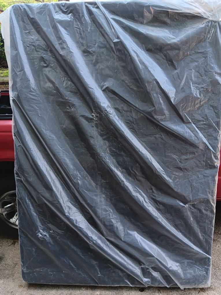 FULL SIZE BOX SPRING .