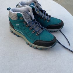 Brand New Size 7 Men Boots 🥾