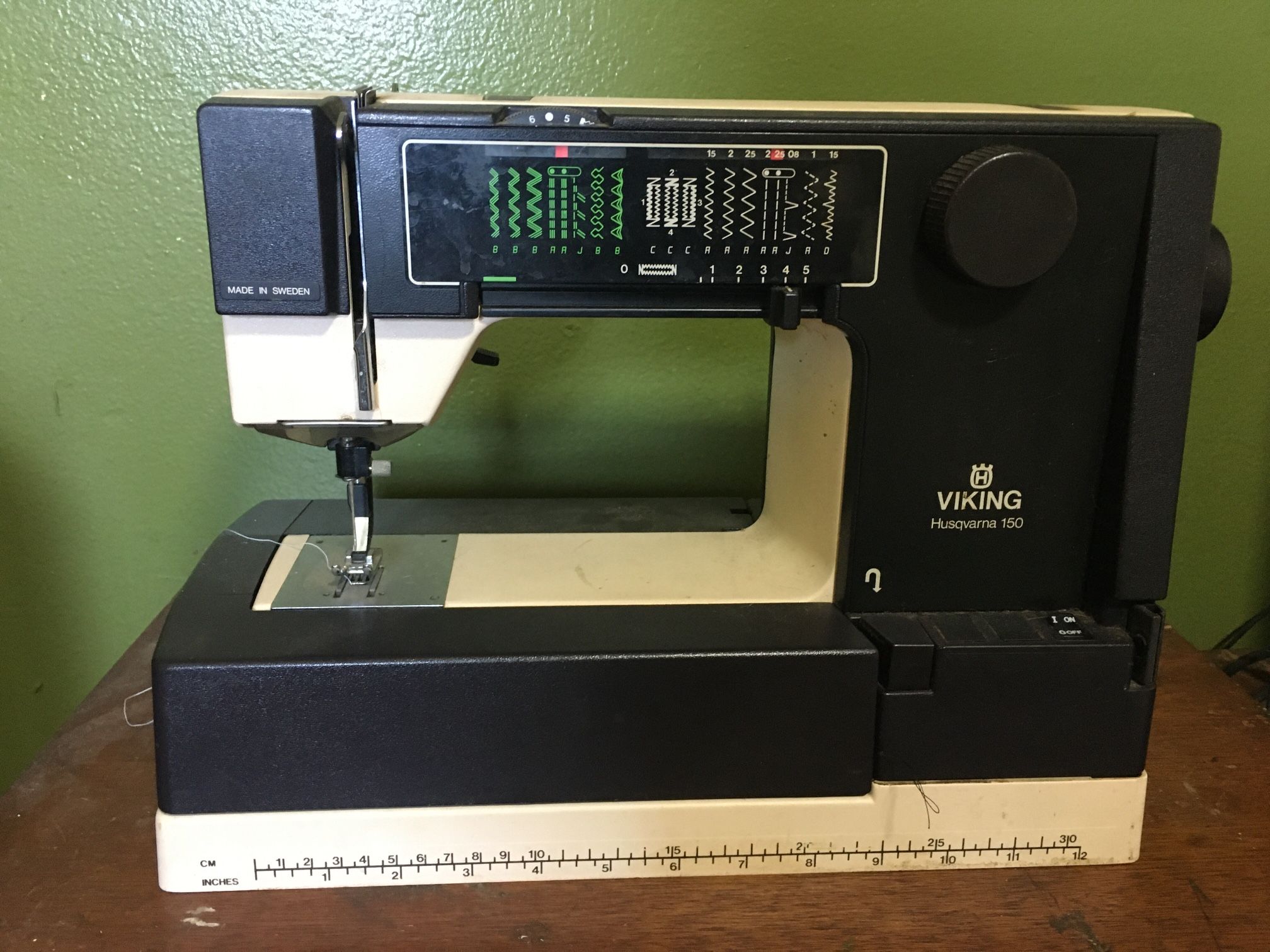 Viking Husqvarna 150 Sewing Machine - TESTED
