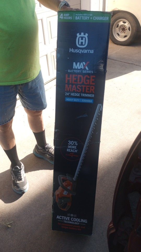 Husqvarna 24in Battery Operated Hedge Trimmer