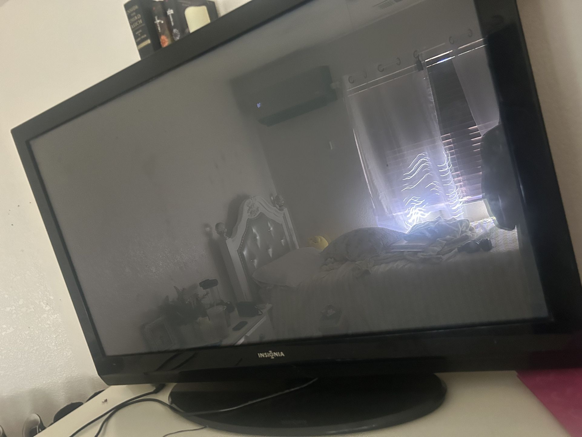Isnignia TV