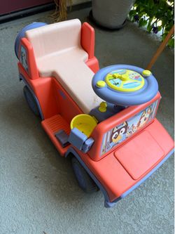 Bluey ride on car