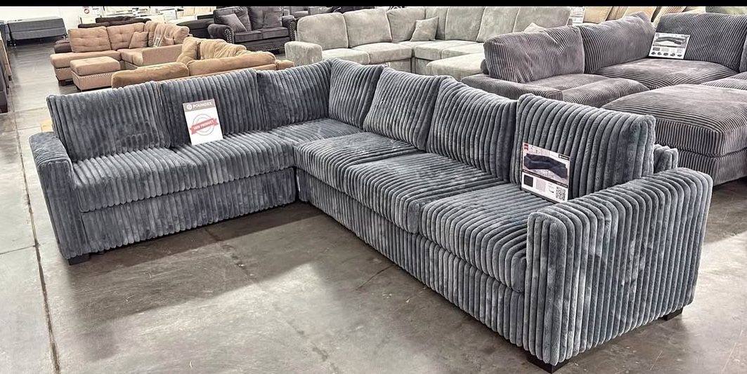 New Sectional Couch / Free Delivery