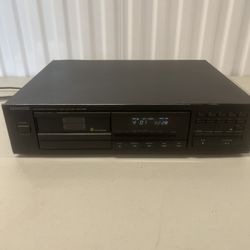 Vintage Kenwood DP-M98 Multiple Compact Disc Player 6 CD Changer. Used in good condition with some cosmetic blemishes. These blemishes are in the form