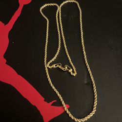 Gold Chain 18 Inches Open To Trades Make Offers