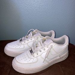 White Nike Air Force 1 