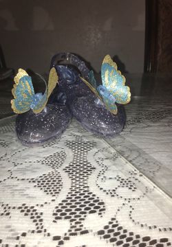 Cinderella lining up shoes 10 1/2