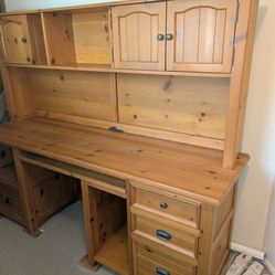 Rustic Style Computer Desk With Hutch