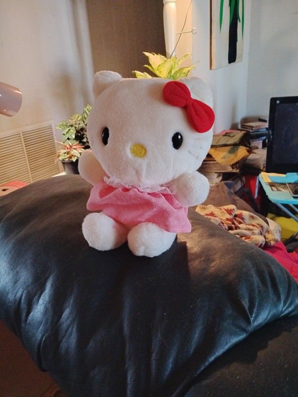 Hello Kitty 1983