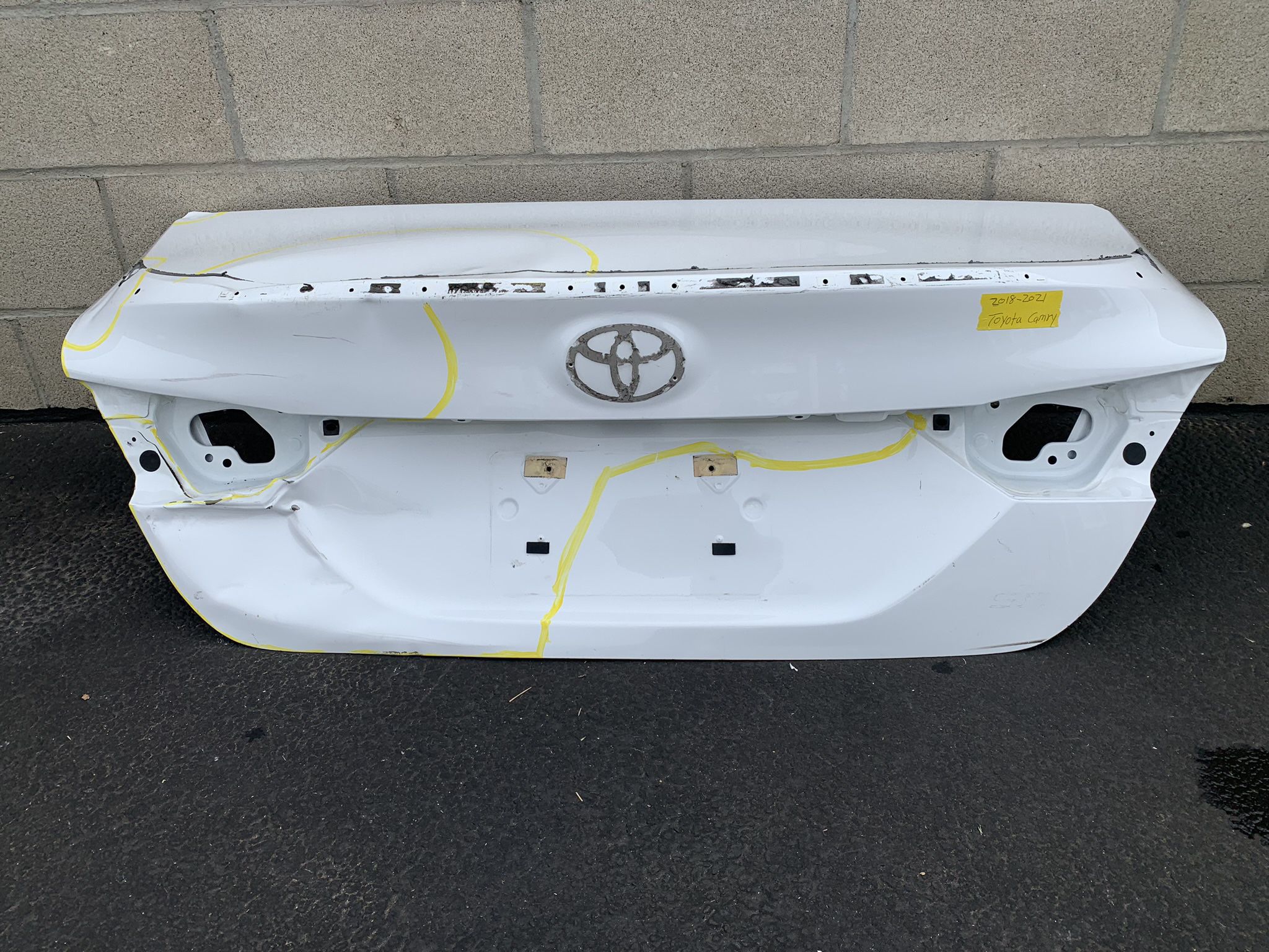 2018-2022 Toyota Camry Trunk White Oem 