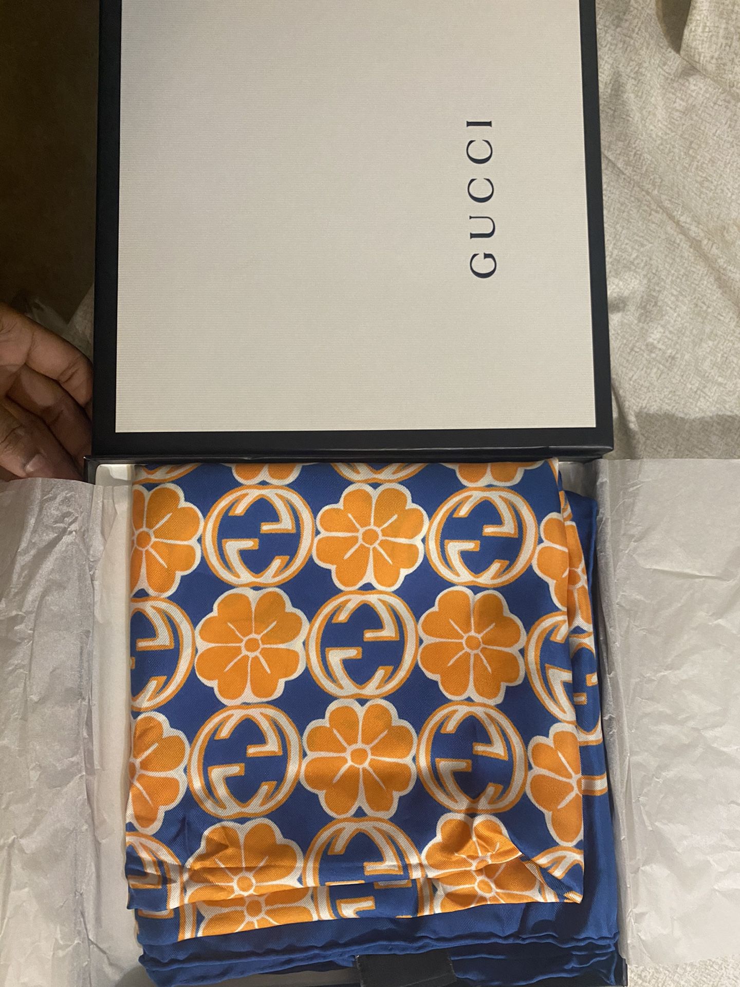 Brand Néw Gucci Scarf  ( Comes With Box ) 