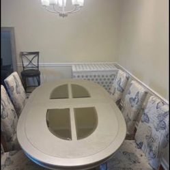 Dining room Table And 6 Chairs With Leaf 