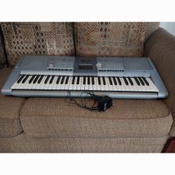 YAMAHA KEYBOARD MODEL # PSR-293 STAND INCLUDED