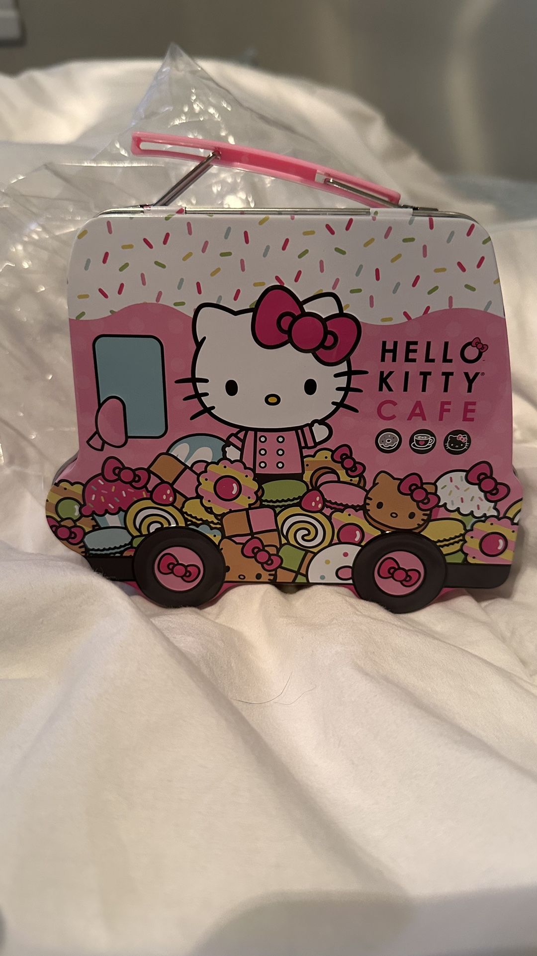 Launch Box (Hello Kitty Café )