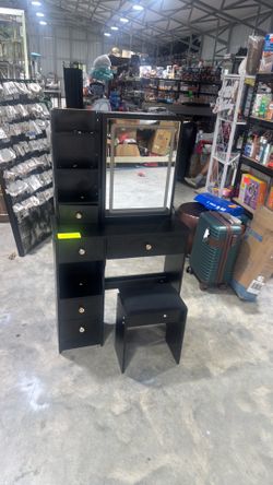 Small kids makeup table