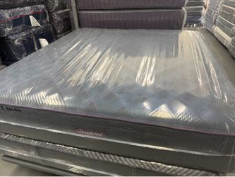KING SIZE SIMMONS BEAUTYREST WORLD CLASS LEVEL 3 (EXTRA-FIRM) MATTRESS & BOX SPRINGS BED SET