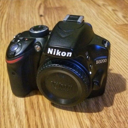 Nikon D3200 Camera / 3 Lense