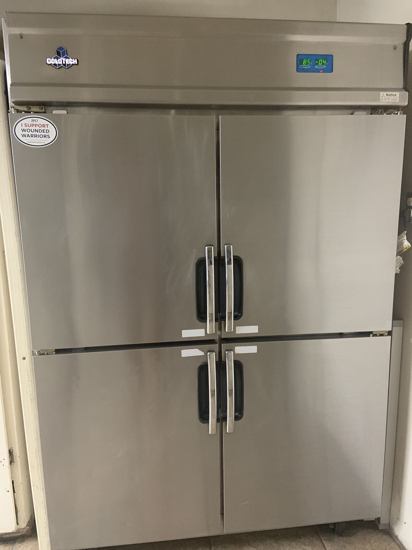 Industrial refrigerator/ freezer
