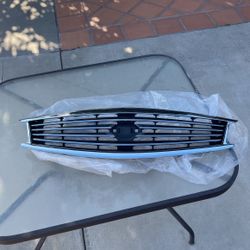 Infiniti G37 Sedan Grille Chrome