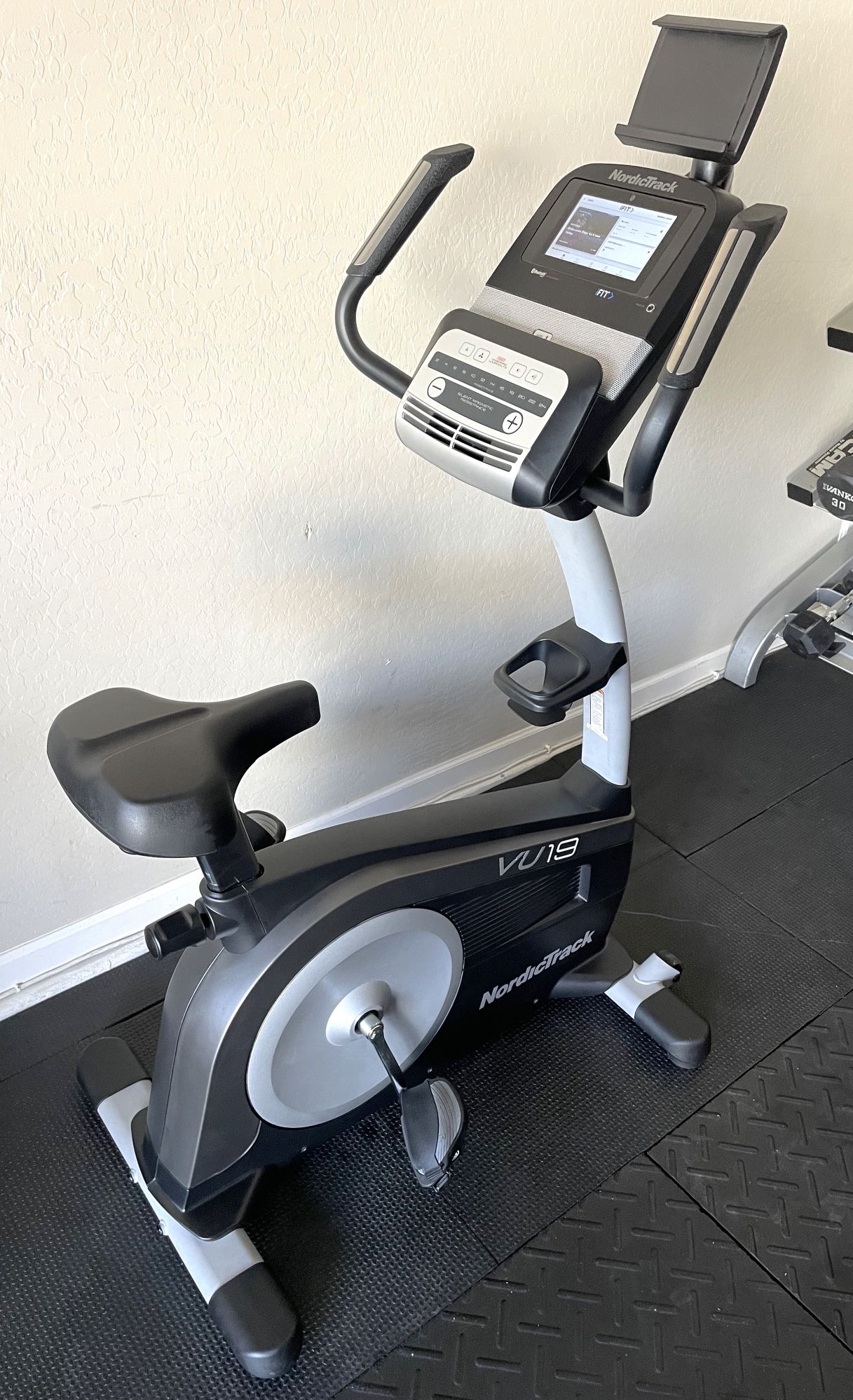 NordicTrack VU19 Indoor Upright Exercise Bike Cycling Gym Bicycle Stationary Fitness Workout