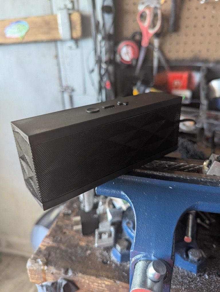 Jawbone JAMBOX Portable Bluetooth/AUX Speaker
