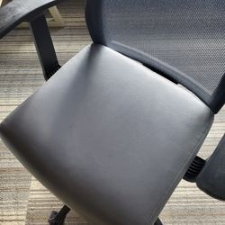 Very Nice Good Condition Office Chairs 