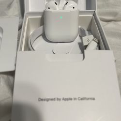 Apple AirPods with Charging Case (1st Generation)