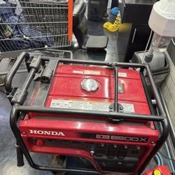 Honda EB6500X Portable 7,000 Watt 6.0 kW Generator Reliable Power for Jobsites, Events & Emergencies