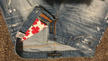 Woman’s Lucky brand jeans 10/30 size