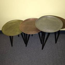 NEW! Set of 3 round 16" coffee tables. Side/end tables. Varying height

