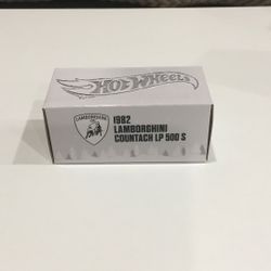 Hot wheels ~ Red Line Club (RLC) ~ 1982 Lamborghini Countach LP 500 S ~ White Holiday Car