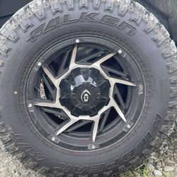 Came Off A 2014 Ram 2500 . Less Than A 1000 Miles On Them. $ 1700.00