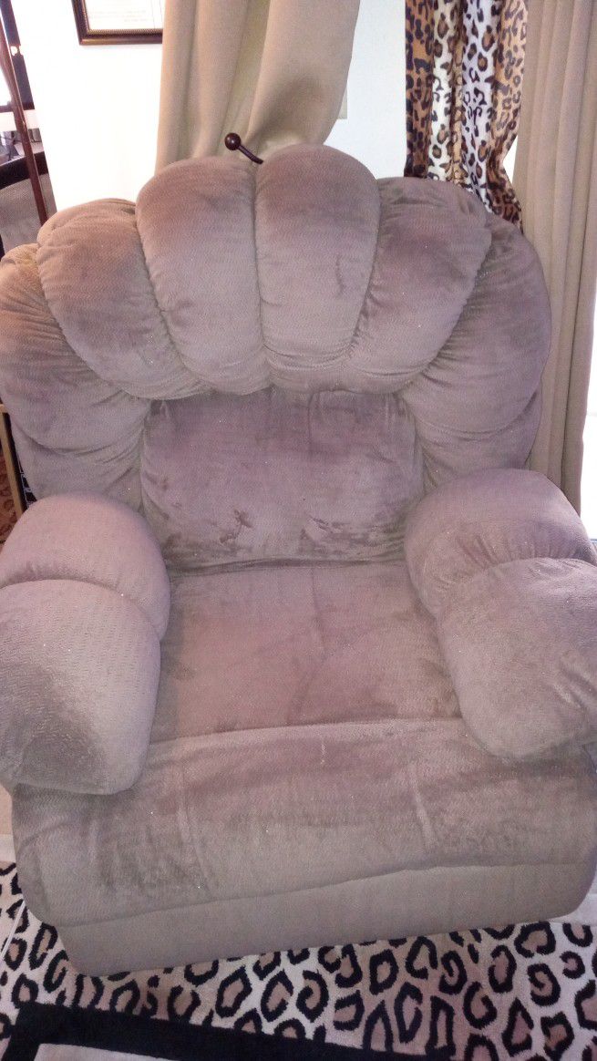 Matching Recliners $75 Each Or Best Offer