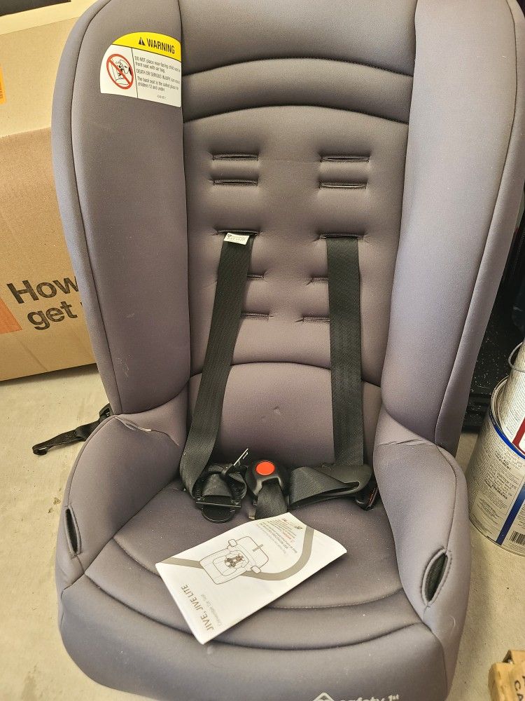 BRAND NEW-WITH BOX  CAR SEAT