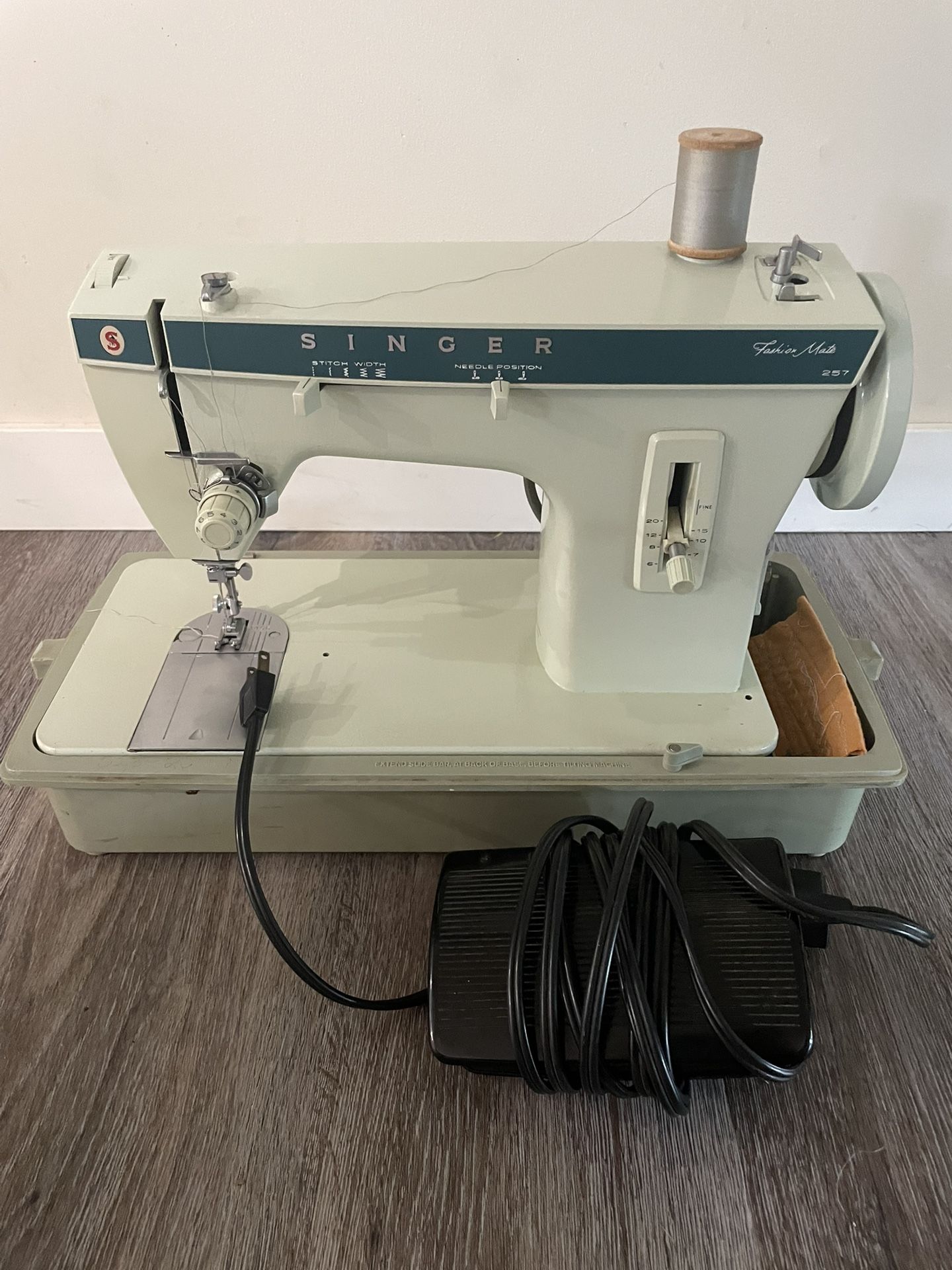 Singer Fashion Mate Sewing Machine