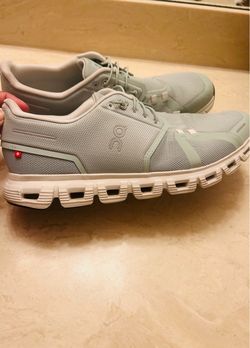 On Cloud Running Sneakers 10.5