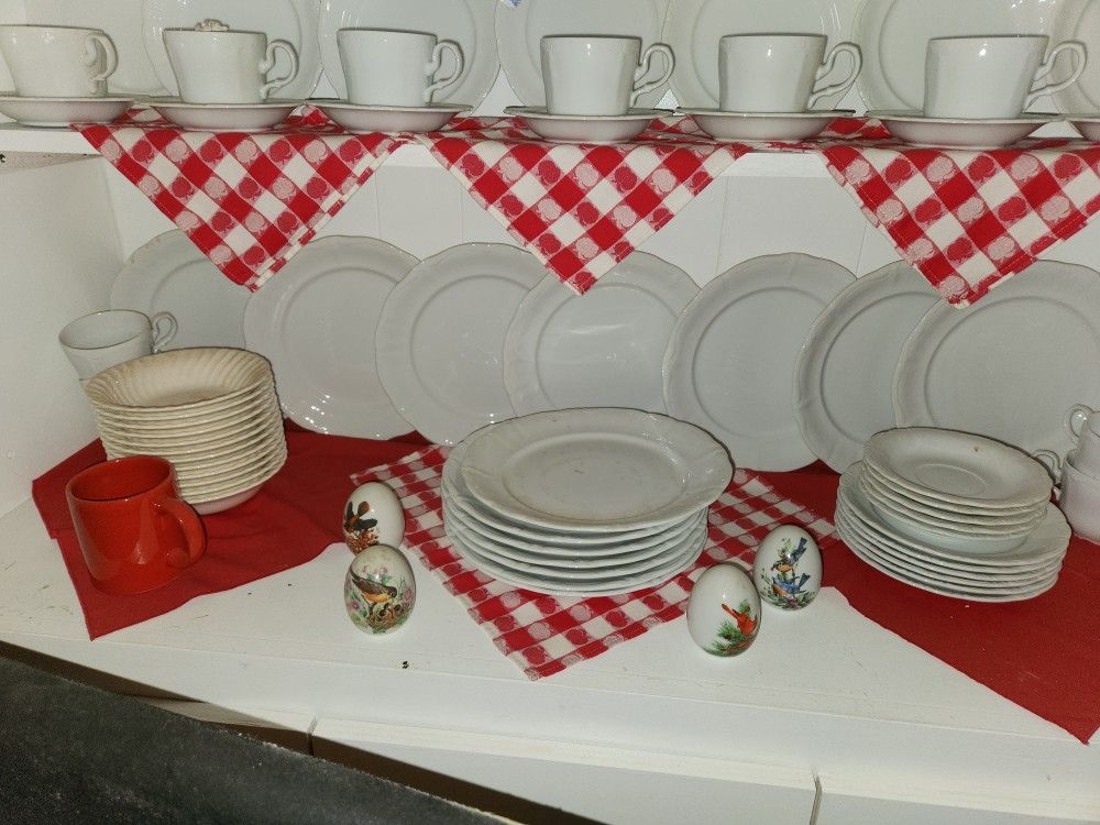 Vintage Yakama Classic Baroque Porcelain Plates