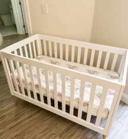 Beautiful Crib Bundle – Priced to Sell! ✨