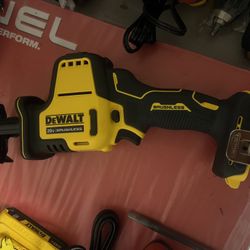 Dewalt one-handed reciprocating saw