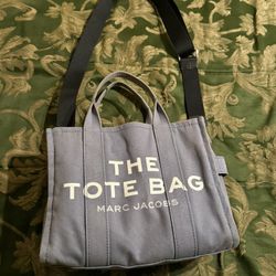 THE MEDIUM TOTE BAG COLOR/SIZE: BLUE SHADOW