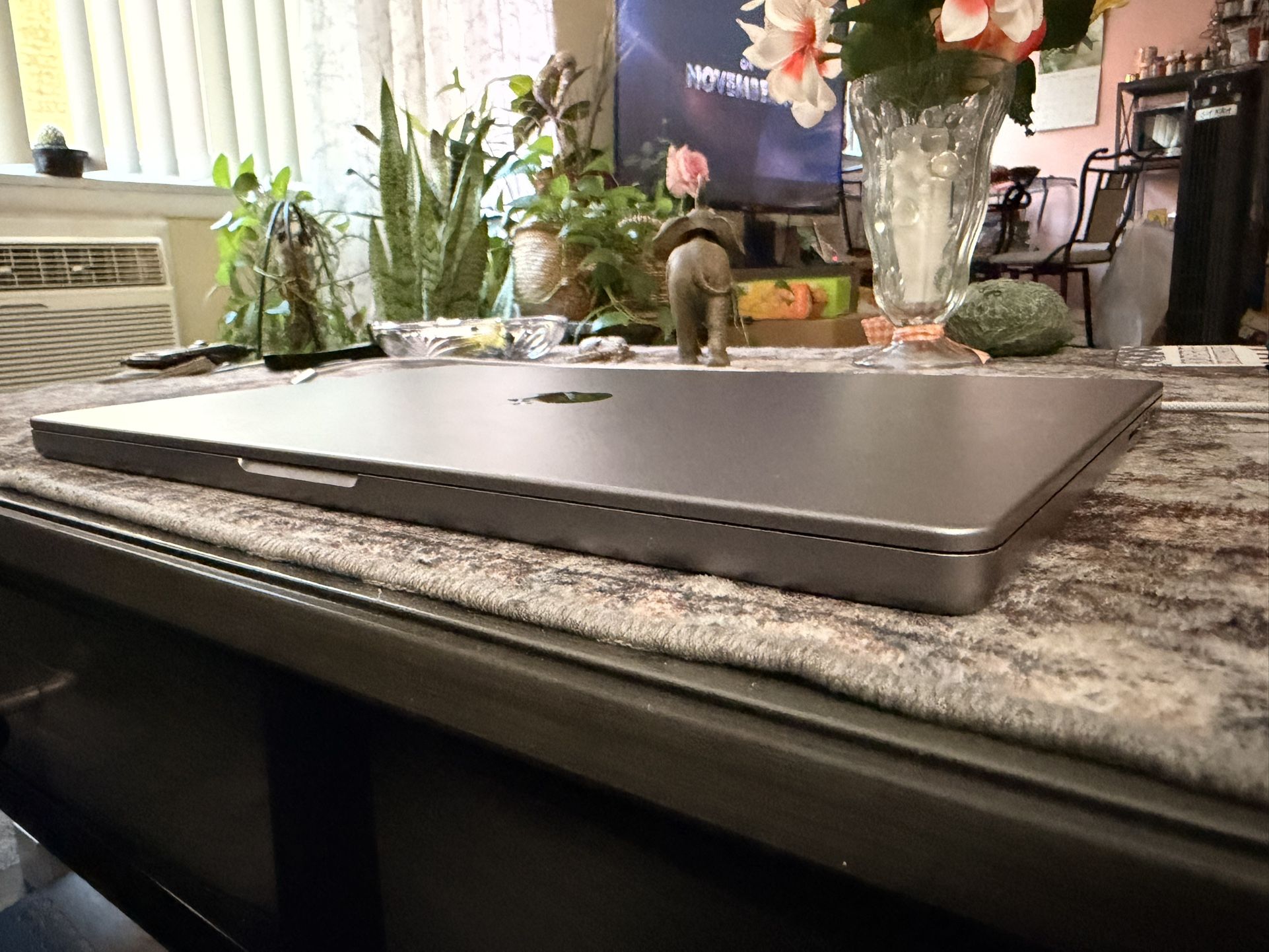 M1 Max 16 Inch 32GB 1TB Storage MacBook Pro (Excellent Condition)