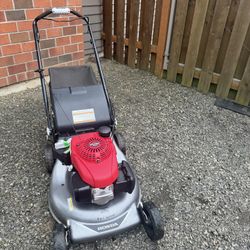 Honda Lawnmower push mower, 3 in 1 System. Twin blade advantage, . Auto Choke