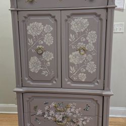 Beautiful Armoire Dresser/Accent Piece 