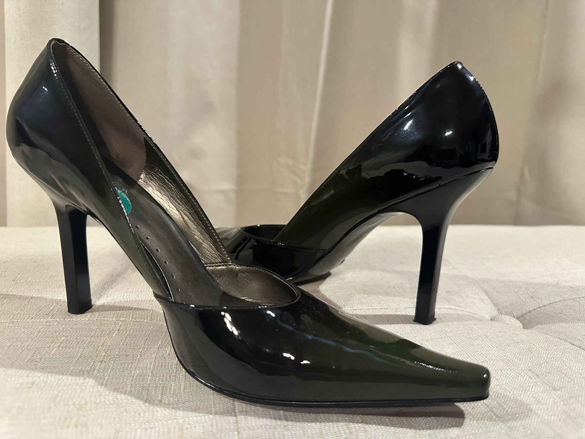 Green/Black Vintage BCBGirls Pointed Two-Toned Ombre Heels