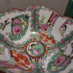 Antique Chinese Canton porcelain ball cup.Lotus shape marked Please read below