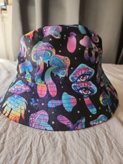 Reversible bucket hat