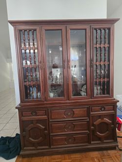 China and 8 chair table